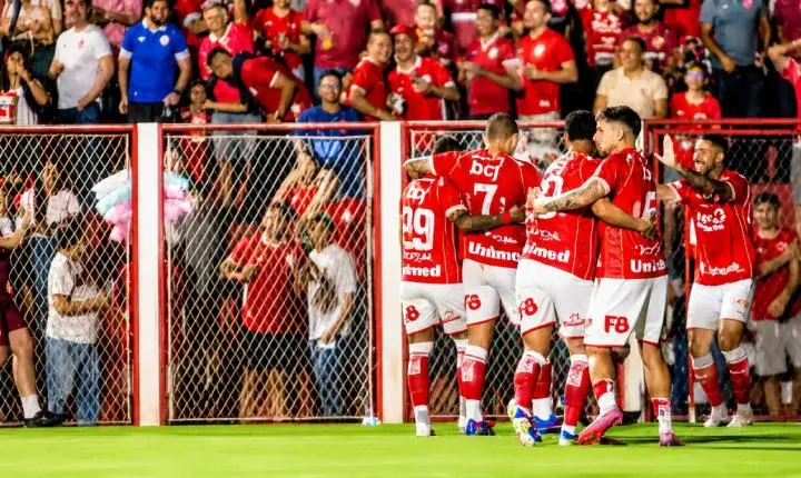 Vila Nova vence Ceará por 2 a 0 e assume a vice-liderança da Série B