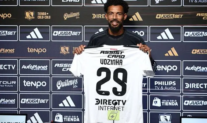 Goleiro Vozinha é recepcionado por torcedores do Colo-Colo no Chile