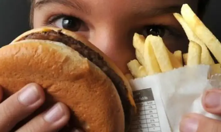 OMS lança diretrizes inéditas para combater a obesidade infantil no mundo