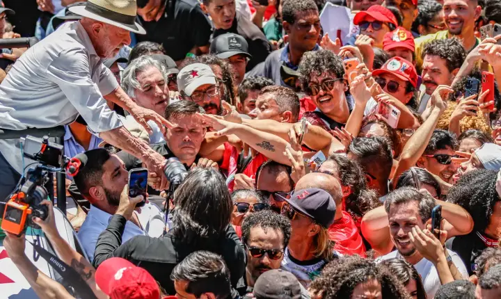 Lula anuncia que pt vai à justiça contra suspensão do canal exército do lula
