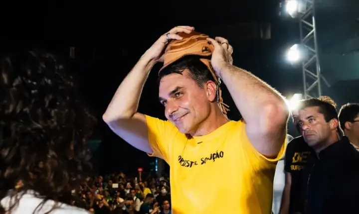 Flávio Bolsonaro foca no eleitorado do Nordeste após vitória de Lula na região