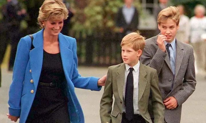 Príncipe William quer restaurar título perdido pela princesa Diana