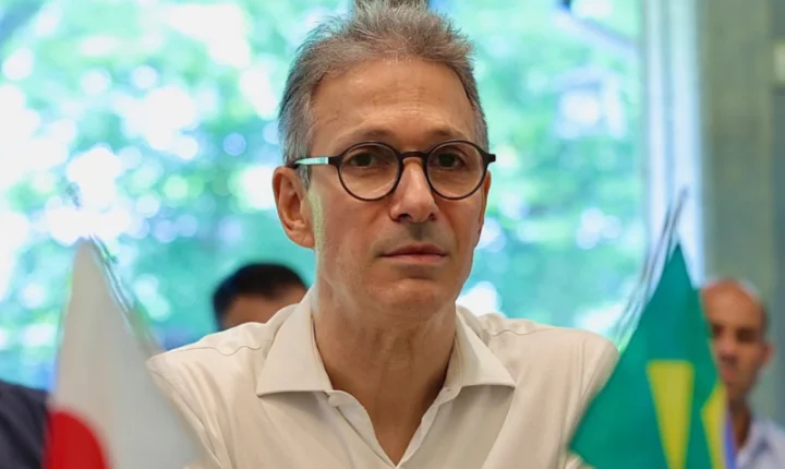 Zema critica Flávio Bolsonaro por sugestão de indicar irmão para Itamaraty